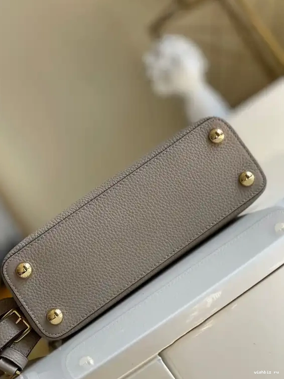 WIS CAPUCINES BB VUITTON LOUIS 0624
